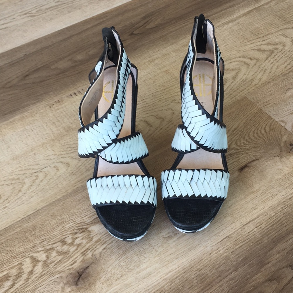House of Harlow wedges
